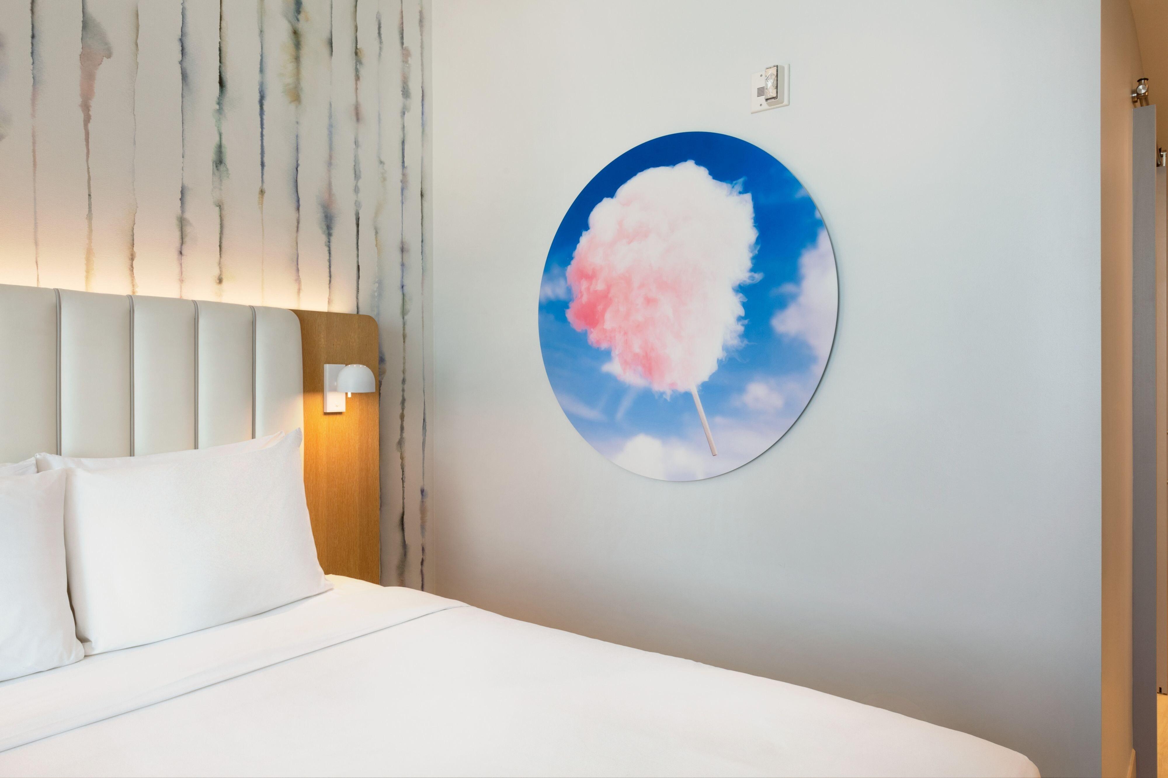 The Viv Hotel, Anaheim, A Tribute Portfolio Hotel Екстер'єр фото Artwork by artist, Mark Fox, in the rooms of the hotel
