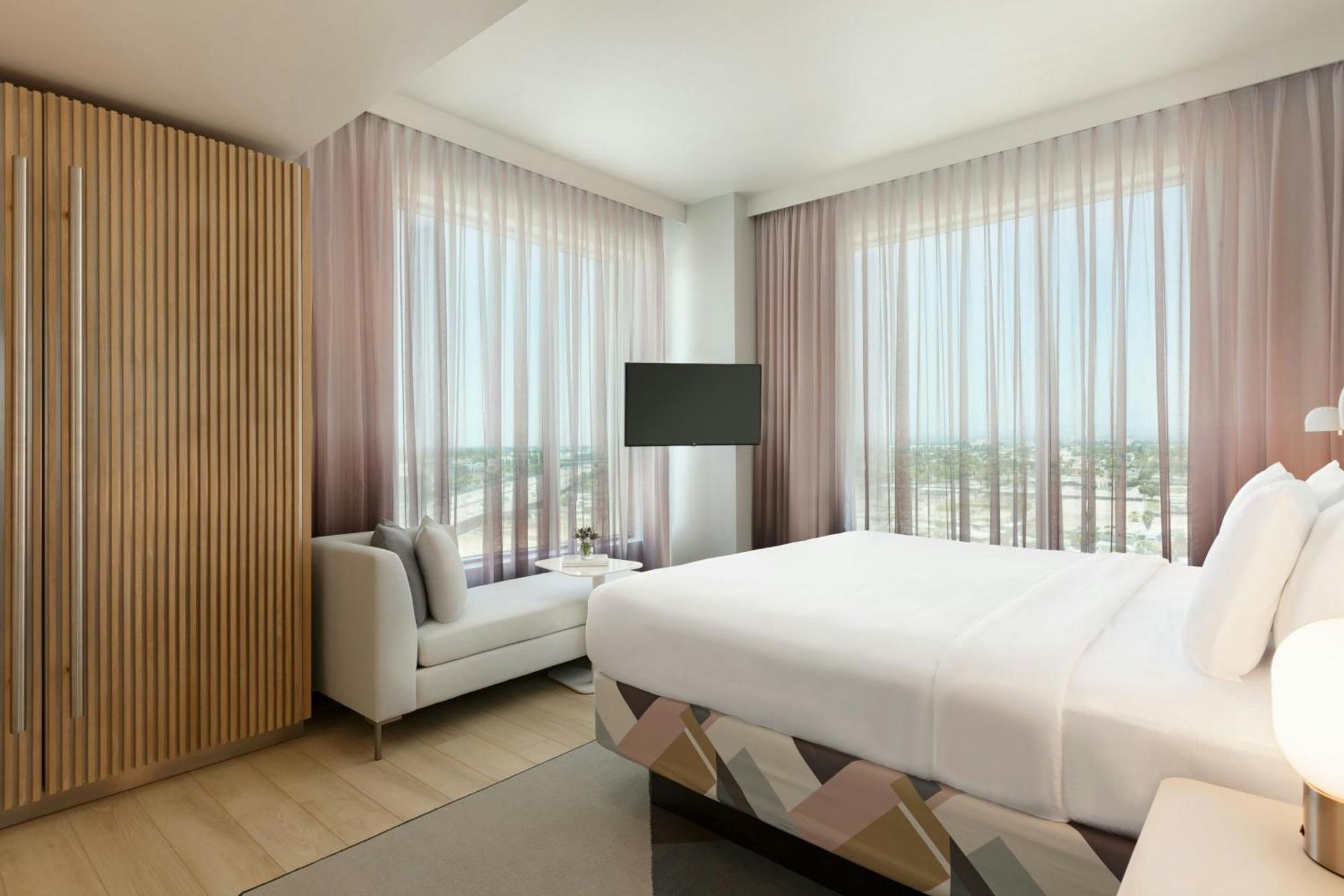 The Viv Hotel, Anaheim, A Tribute Portfolio Hotel Екстер'єр фото A bedroom at the hotel
